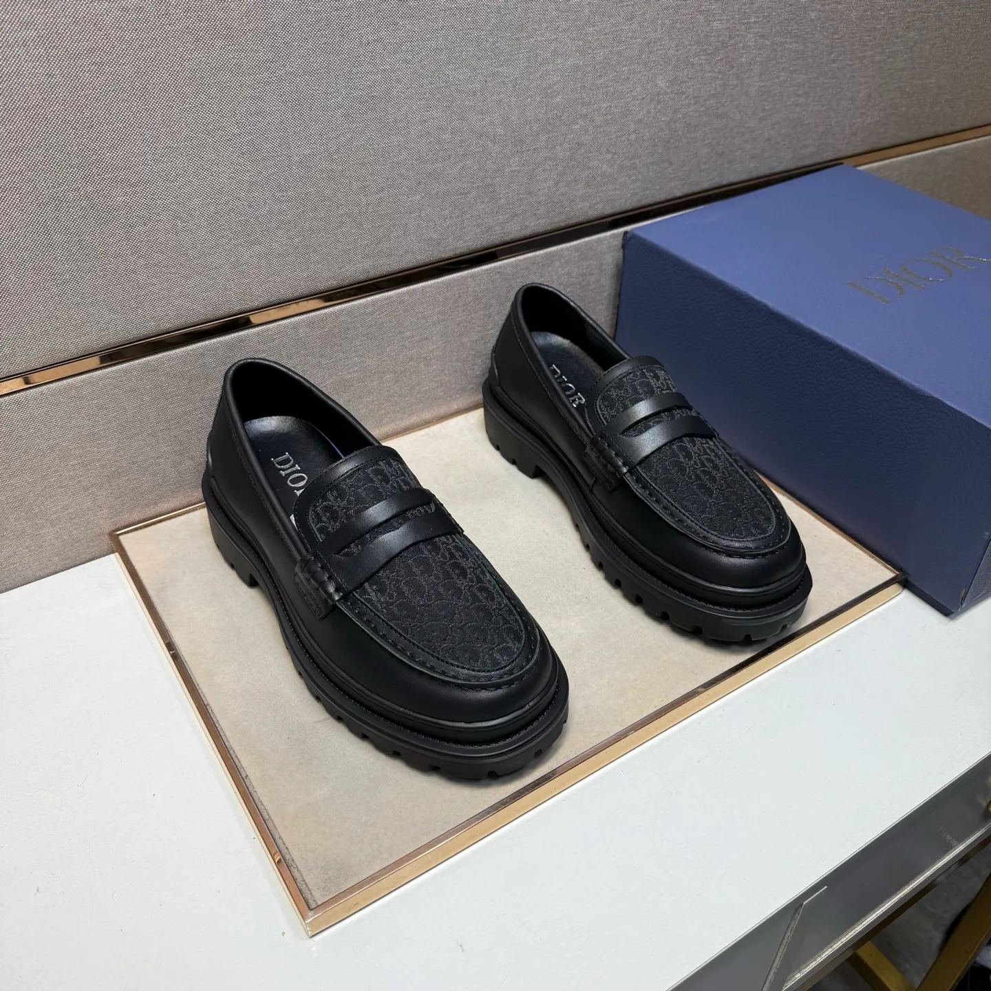 ⬛️Men's shoes 💰p442 [Dior~] Men's casual shoes 2025z cabinet sales simultaneously 🔶Size: 39-44 #️⃣ 🔷2 colors🔜The upper is made of multi-material splicing➕Genuine leather lining, comfortable and breathable, sole: original comfortable and wear-resistant outsole, ⚠️Real shot📱Photographed🎬The real thing is better📢📢📢